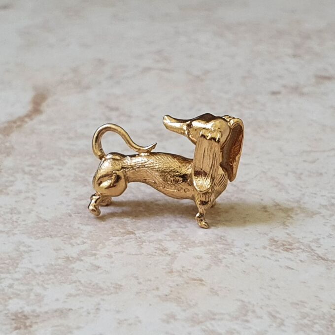 Small Dog Pendant in 9ct Gold