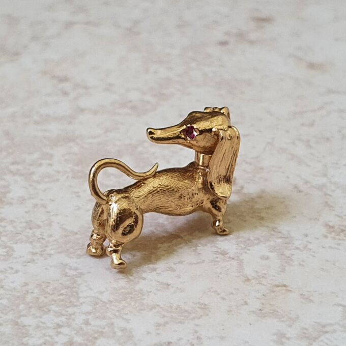 Small Dog Pendant in 9ct Gold