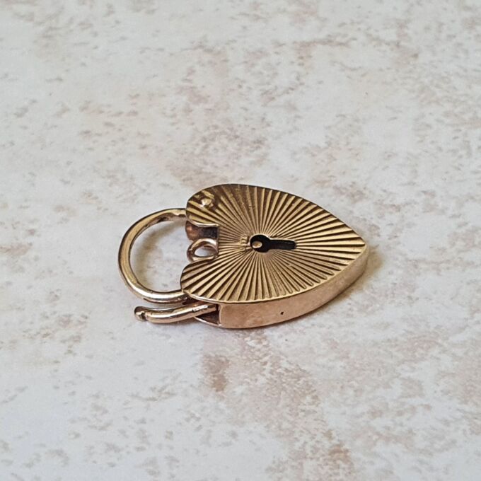 Sunburst Heart Pendant in 9ct Gold