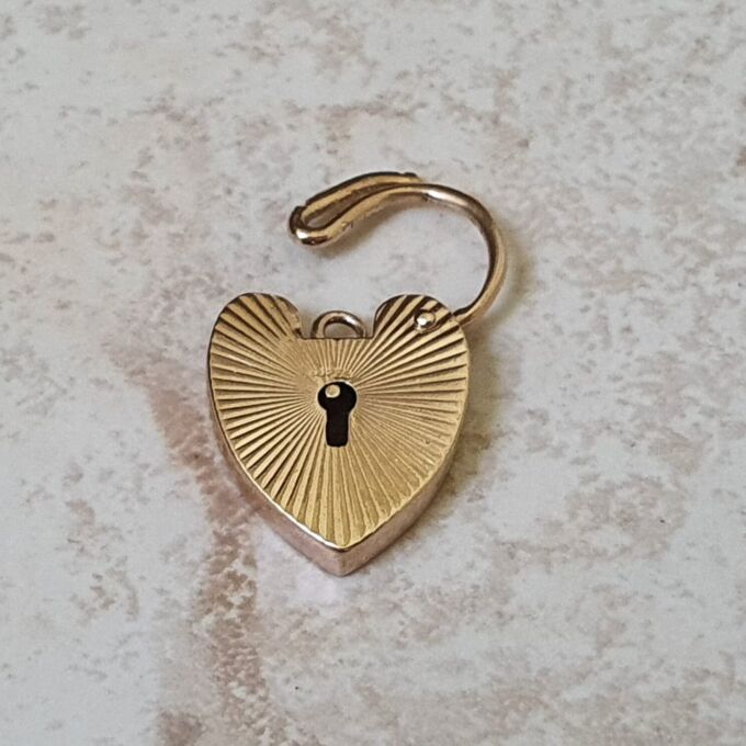 Sunburst Heart Pendant in 9ct Gold