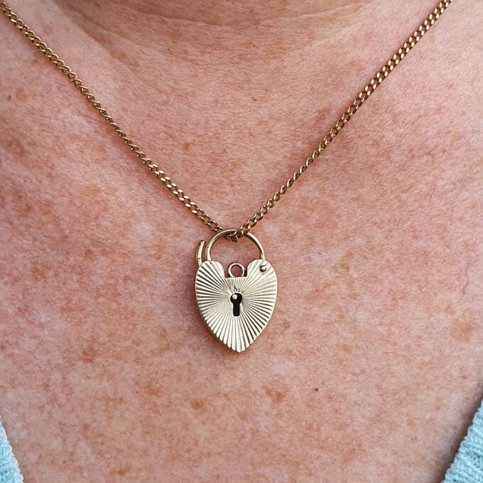 Sunburst Heart Pendant in 9ct Gold