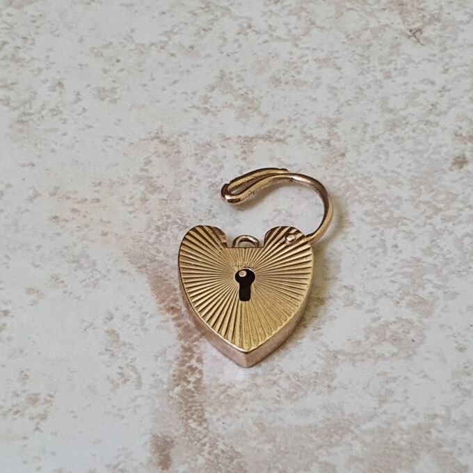 Sunburst Heart Pendant in 9ct Gold