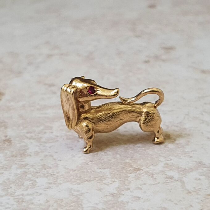 Small Dog Pendant in 9ct Gold