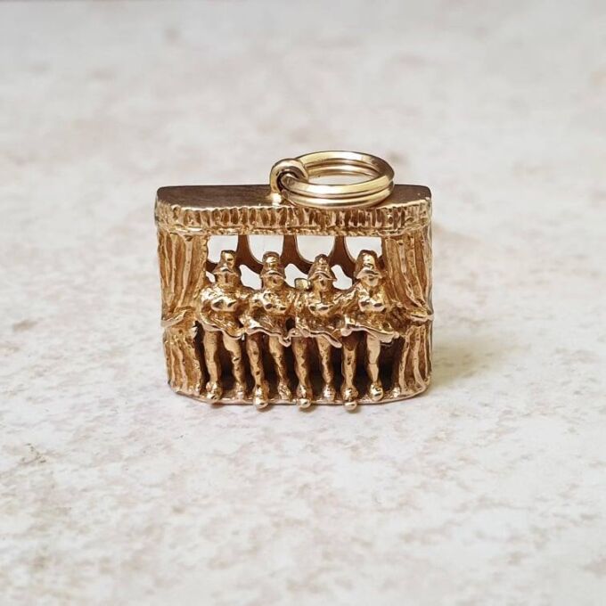 Moulin Rouge, Can Can, Chorus Girls Pendant in 9ct Gold