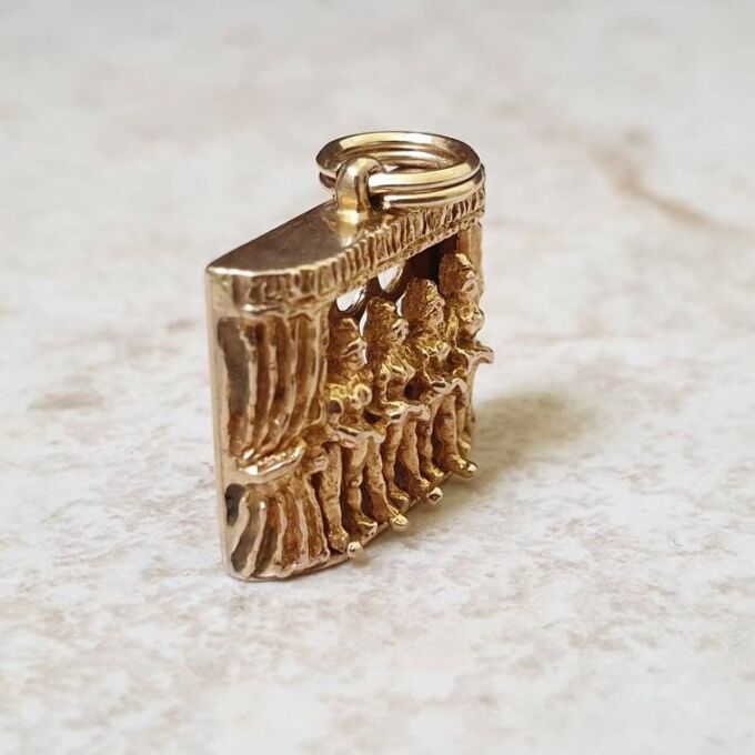 Moulin Rouge, Can Can, Chorus Girls Pendant in 9ct Gold