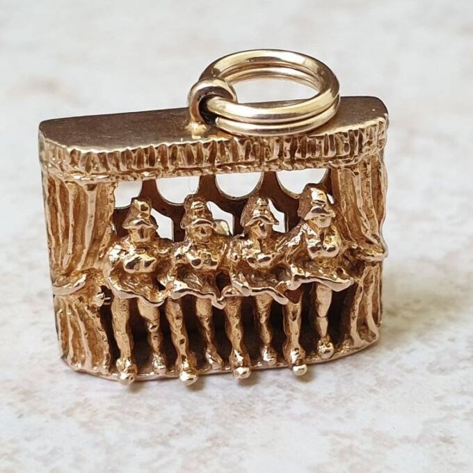 Moulin Rouge, Can Can, Chorus Girls Pendant in 9ct Gold