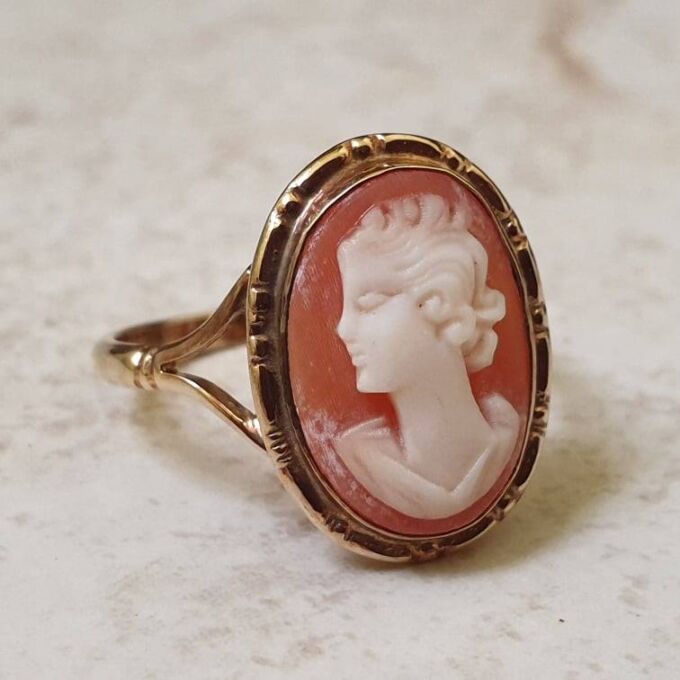 Cameo Ring in 9ct Gold