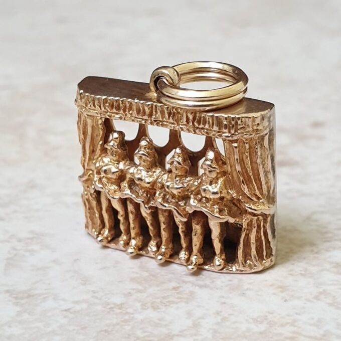 Moulin Rouge, Can Can, Chorus Girls Pendant in 9ct Gold