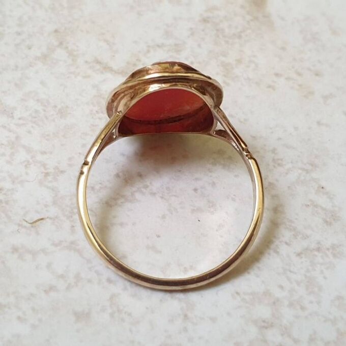 Cameo Ring in 9ct Gold