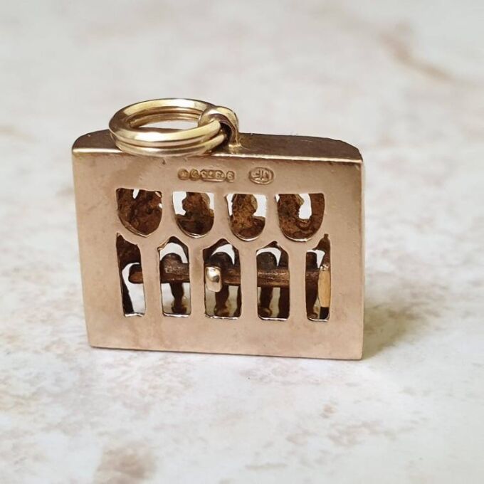 Moulin Rouge, Can Can, Chorus Girls Pendant in 9ct Gold