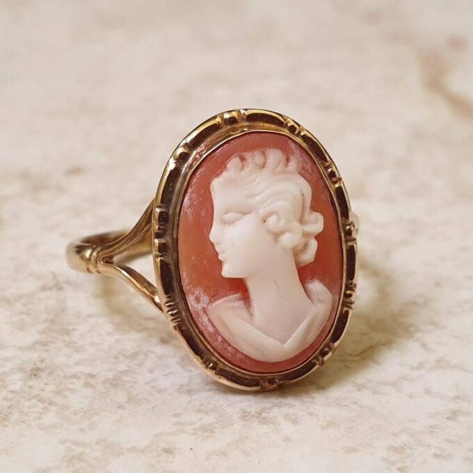 Cameo Ring in 9ct Gold