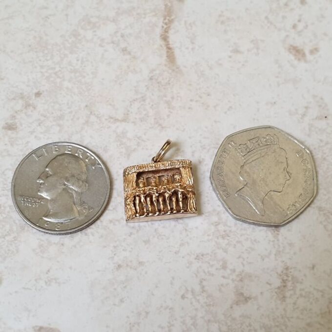 Moulin Rouge, Can Can, Chorus Girls Pendant in 9ct Gold