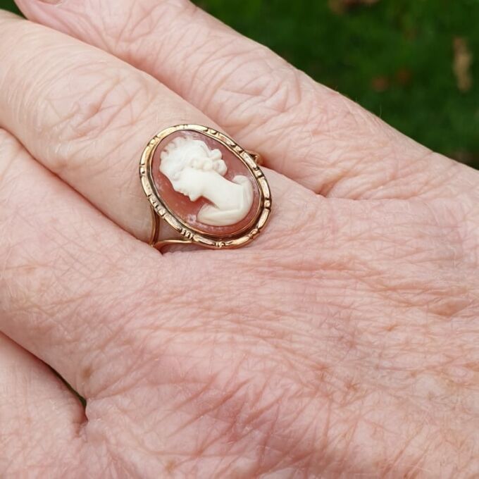 Cameo Ring in 9ct Gold
