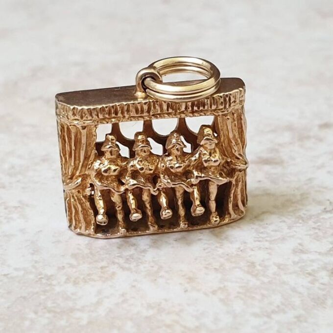 Moulin Rouge, Can Can, Chorus Girls Pendant in 9ct Gold