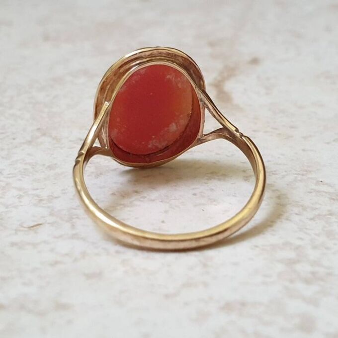 Cameo Ring in 9ct Gold