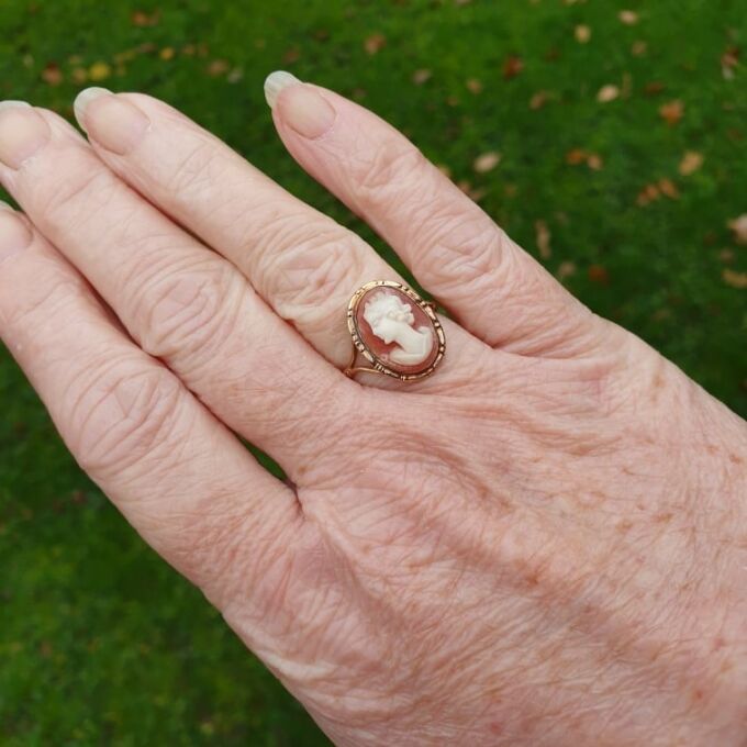 Cameo Ring in 9ct Gold