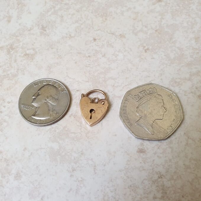 Small Heart Padlock in 9ct Gold
