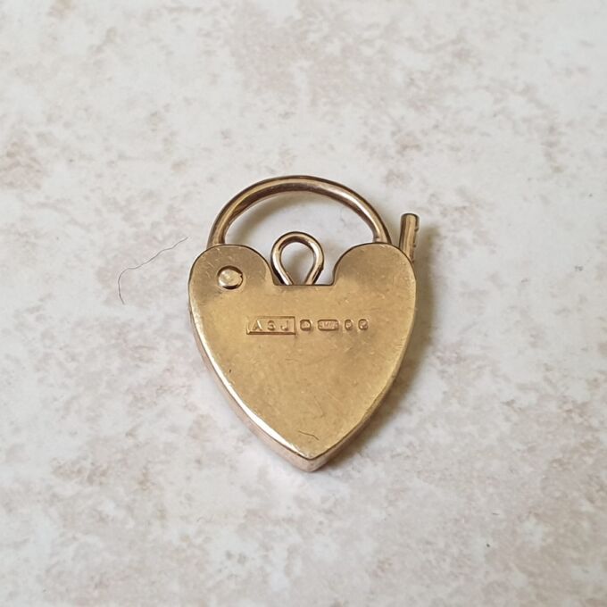 Small Heart Padlock in 9ct Gold