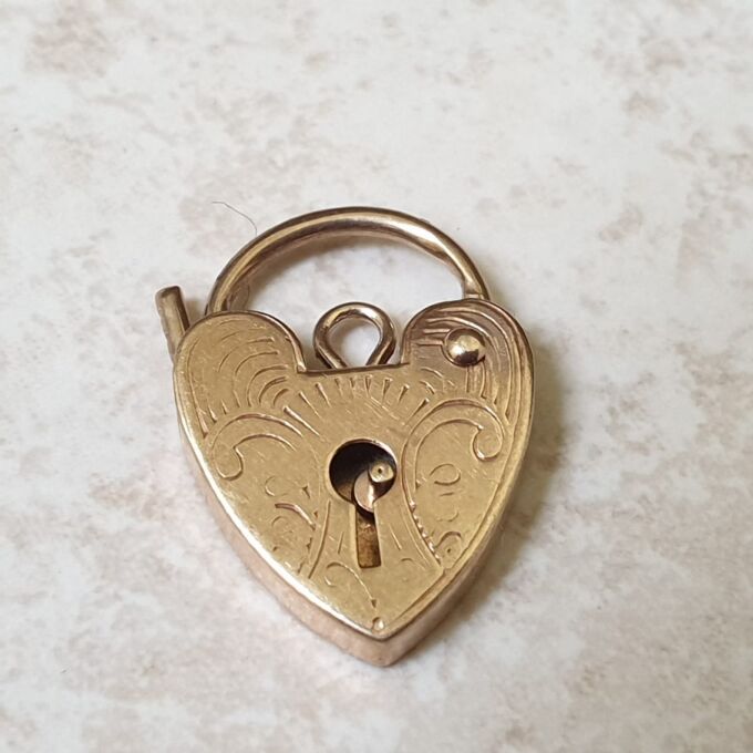 Small Heart Padlock in 9ct Gold - Gems Afire - Vintage Jewellery UK