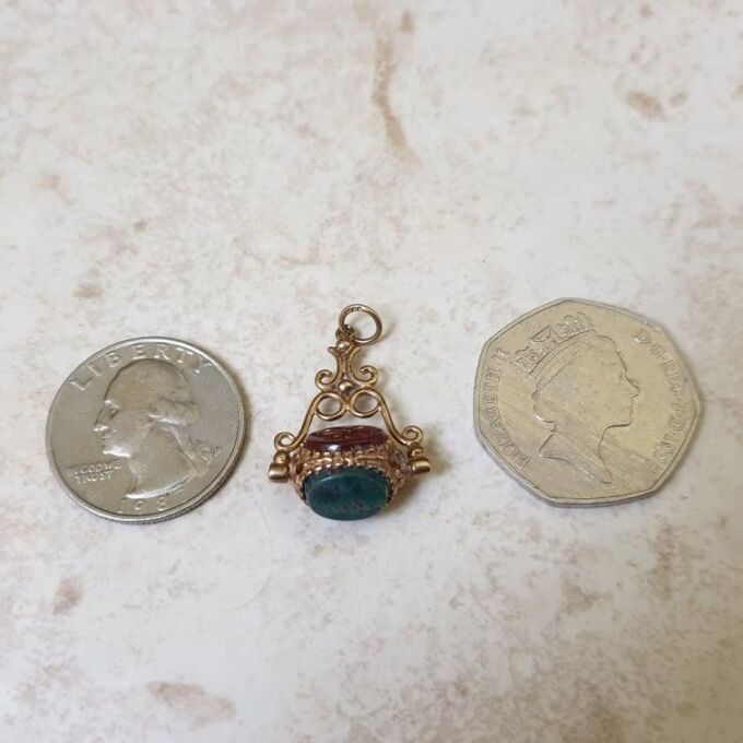 Three Stone Spinner Fob Pendant in 9ct Gold