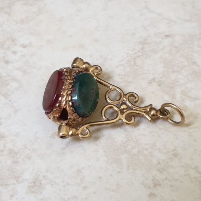 Three Stone Spinner Fob Pendant in 9ct Gold