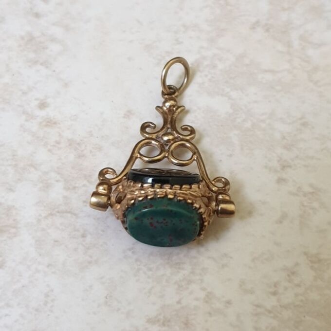 Three Stone Spinner Fob Pendant in 9ct Gold