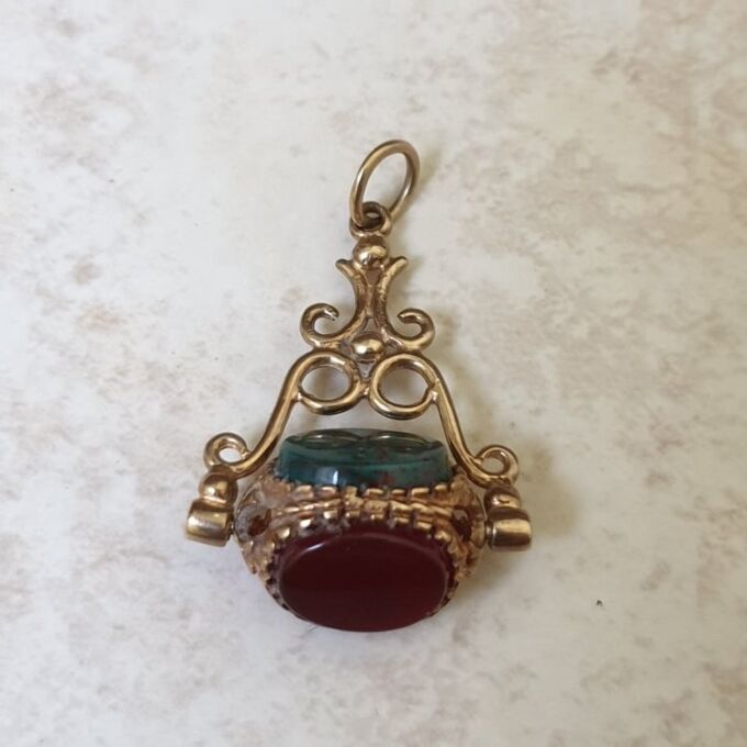 Three Stone Spinner Fob Pendant in 9ct Gold