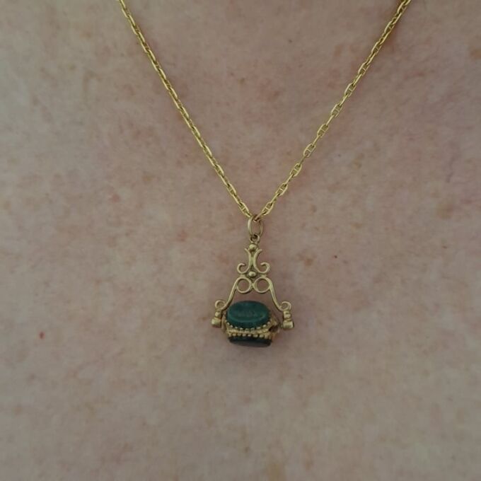 Three Stone Spinner Fob Pendant in 9ct Gold