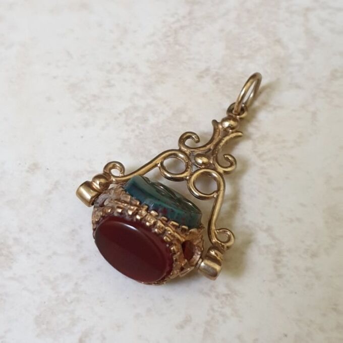 Three Stone Spinner Fob Pendant in 9ct Gold