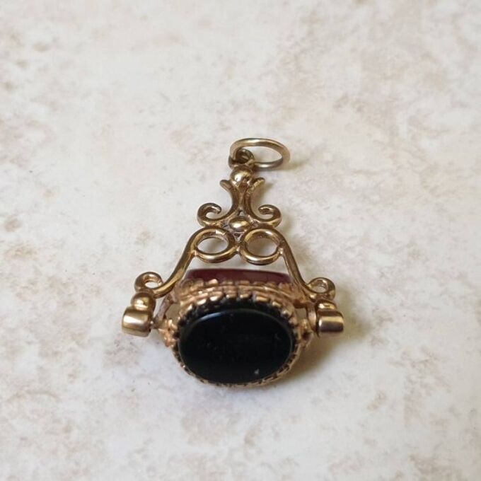 Three Stone Spinner Fob Pendant in 9ct Gold