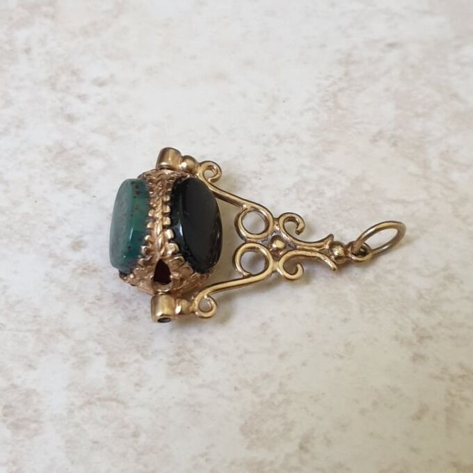 Three Stone Spinner Fob Pendant in 9ct Gold