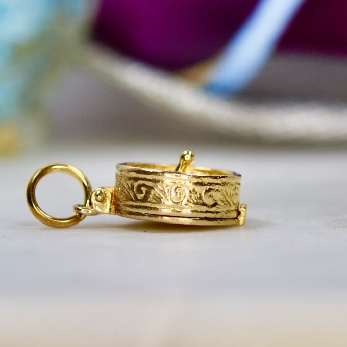 Roulette Wheel Charm Pendant with Hidden Compartment in 9ct Gold