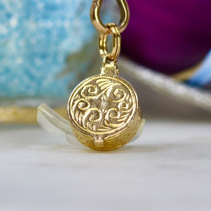 Roulette Wheel Charm Pendant with Hidden Compartment in 9ct Gold