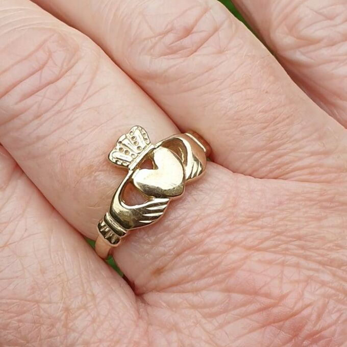 Traditional Claddagh Ring in 9ct Gold