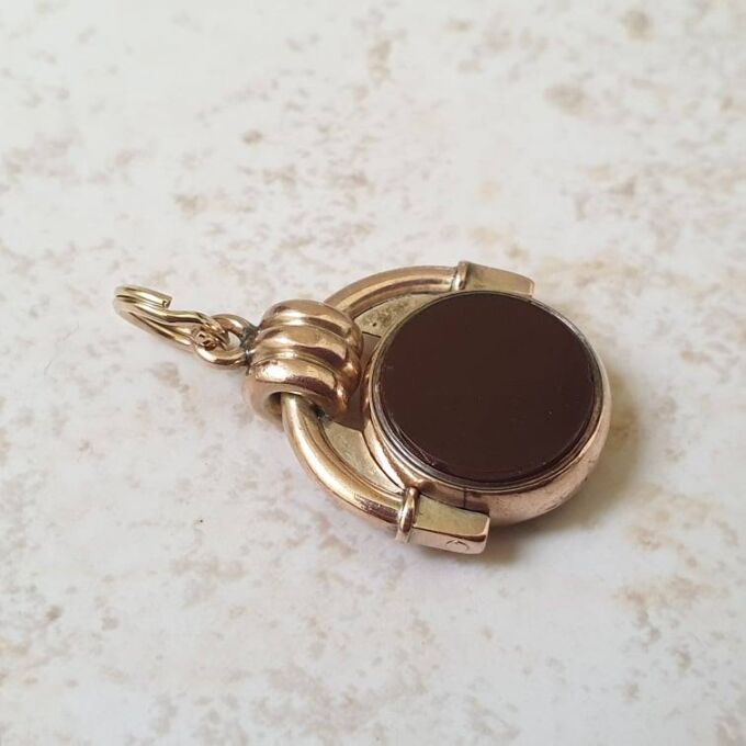 Antique Carnelian and Bloodstone Spinner Fob Pendant in 9ct Gold