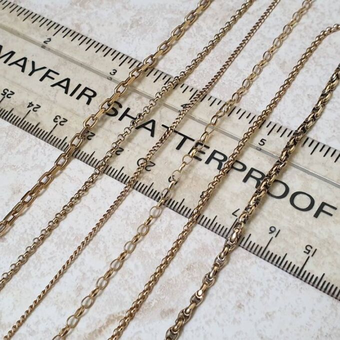 Fine Curb Chain in 9ct Gold, 20 inches.