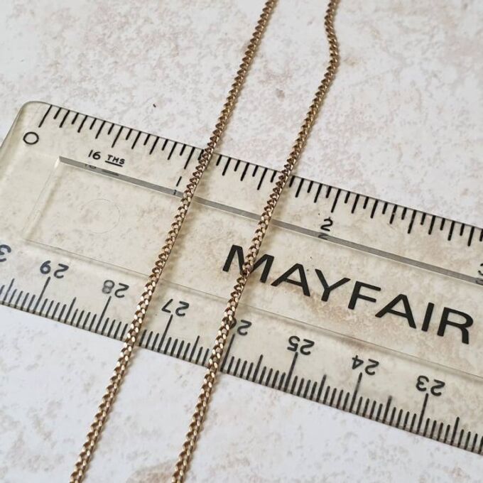 Fine Curb Chain in 9ct Gold, 20 inches.