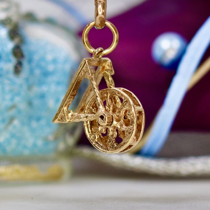 Ferris Wheel Charm pendant in 9ct Gold