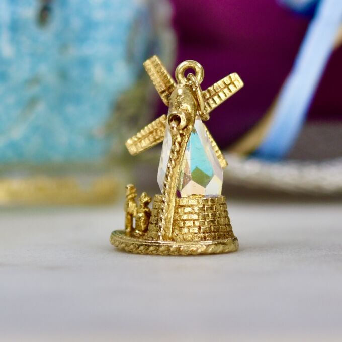 Windmill Charm Pendant in 9ct Gold