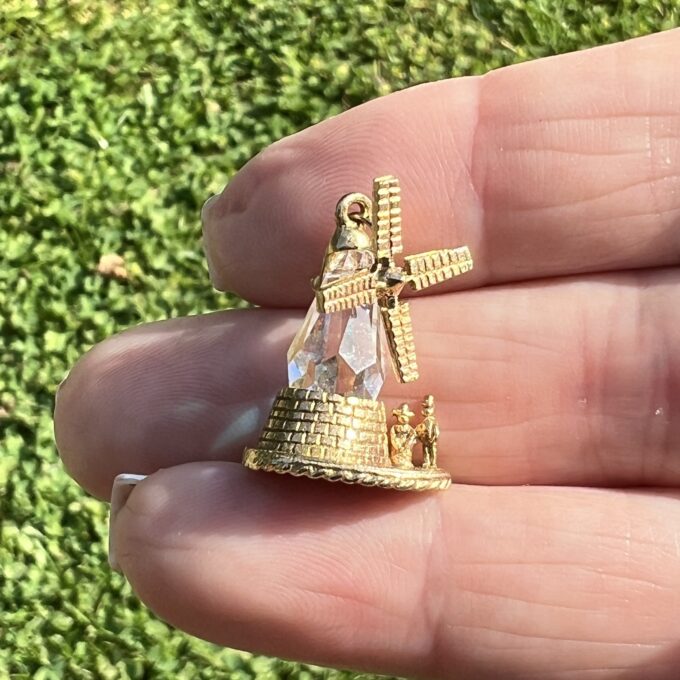 Windmill Charm Pendant in 9ct Gold