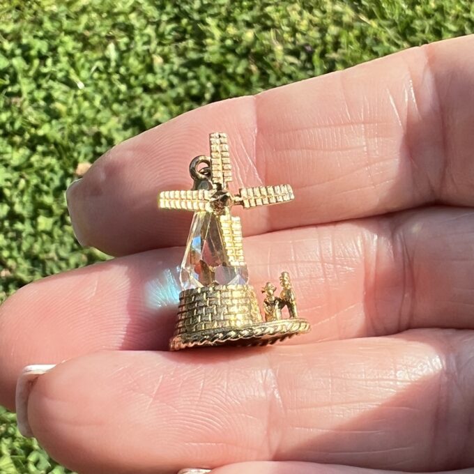 Windmill Charm Pendant in 9ct Gold