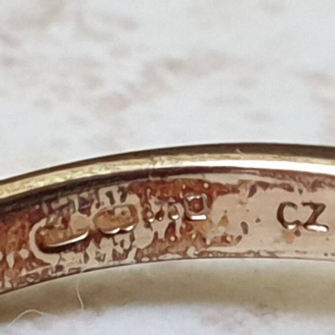 Unusual Diamond Shaped Cluster Ring in 9ct Gold