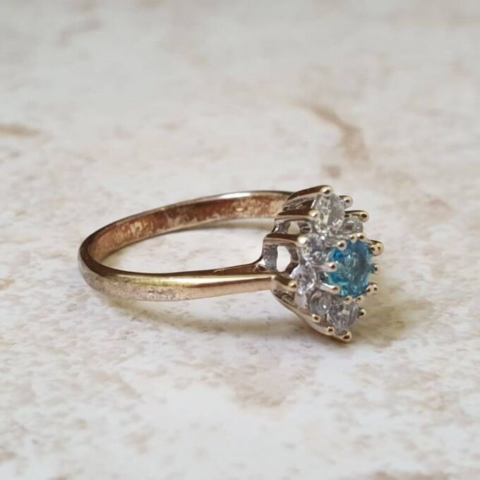 Unusual Diamond Shaped Cluster Ring in 9ct Gold