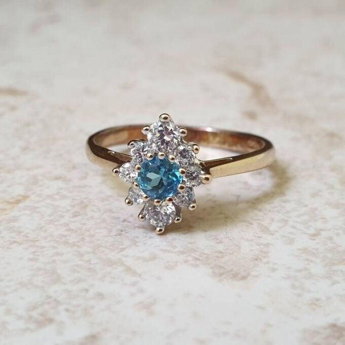Unusual Diamond Shaped Cluster Ring in 9ct Gold