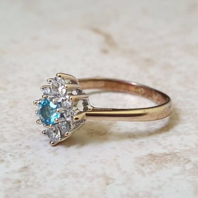 Unusual Diamond Shaped Cluster Ring in 9ct Gold