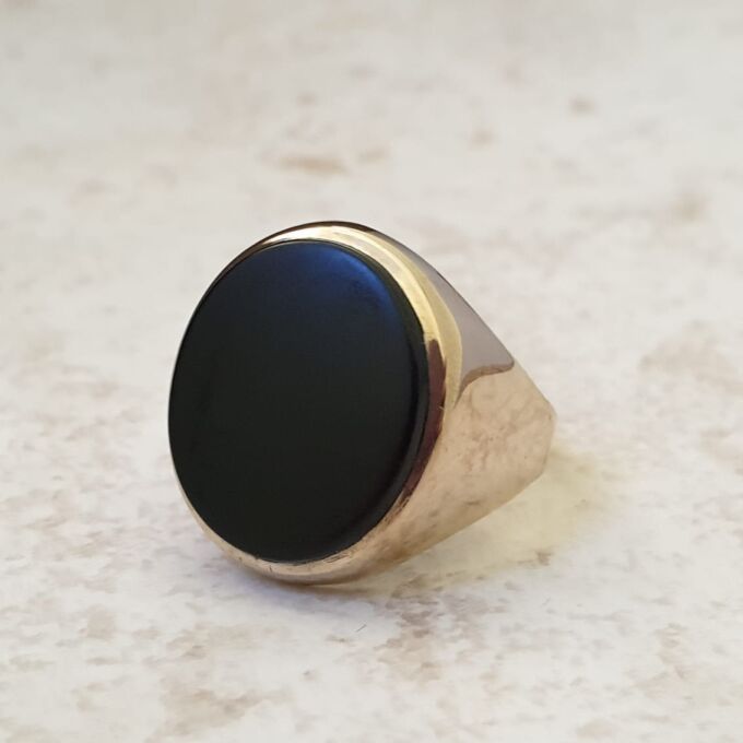 Oval Onyx Signet Ring in 9ct Gold
