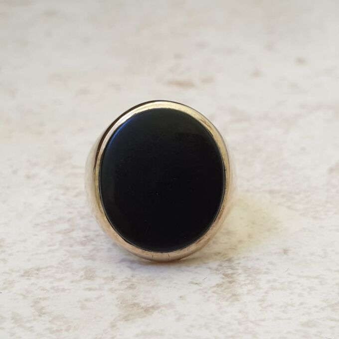 Oval Onyx Signet Ring in 9ct Gold