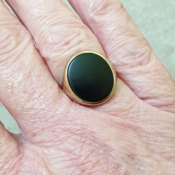 Oval Onyx Signet Ring in 9ct Gold
