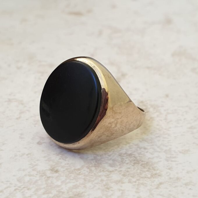 Oval Onyx Signet Ring in 9ct Gold