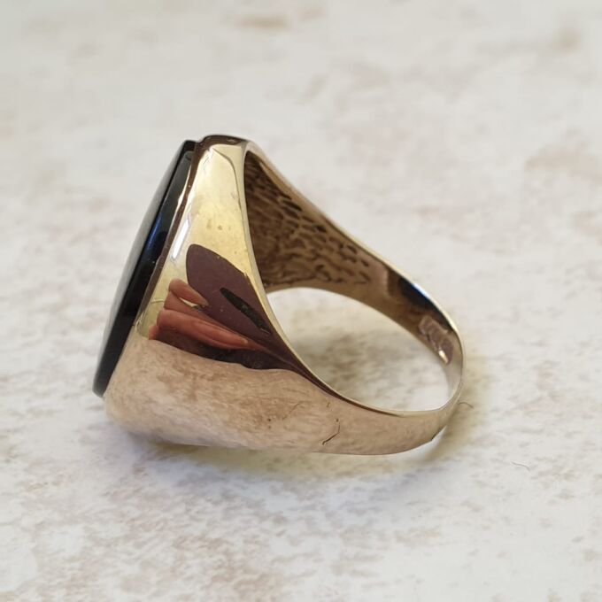 Oval Onyx Signet Ring in 9ct Gold